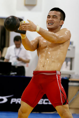 땀이 비처럼 쏟아진다