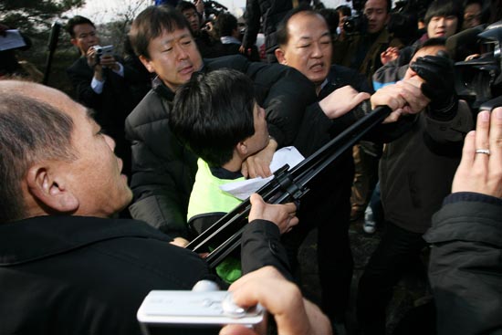 삐라 단체 폭력
