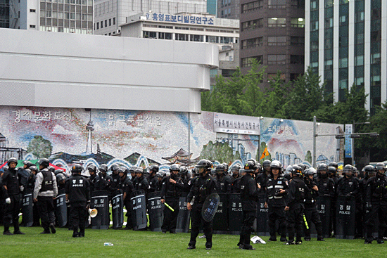 경찰에 점령된 서울광장